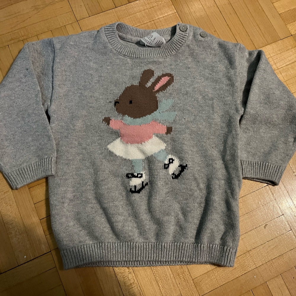 2/15$ ✨ H&M kids Light Gray Knit Sweater with skating bunny